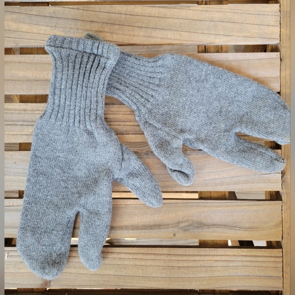 Bundled Vintage Swiss army mittens AND trigger finger gloves - 2 for 1 price - Picture 4 of 9
